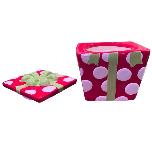 VINTAGE REAL HOME CERAMIC CHRISTMAS PRESENT COOKIE JAR APROX: 8”x 7”x 8” - Picture 2 of 7